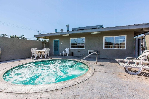 Rodeway Inn Ontario Mills Mall image 6